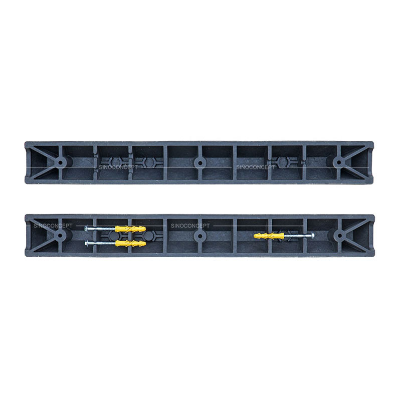 Vue de dessous d'une butée de stationnement de 1220 mm en composite plastique-caoutchouc avec 3 vis à tête hexagonale à bride galvanisée et ancres en plastique.